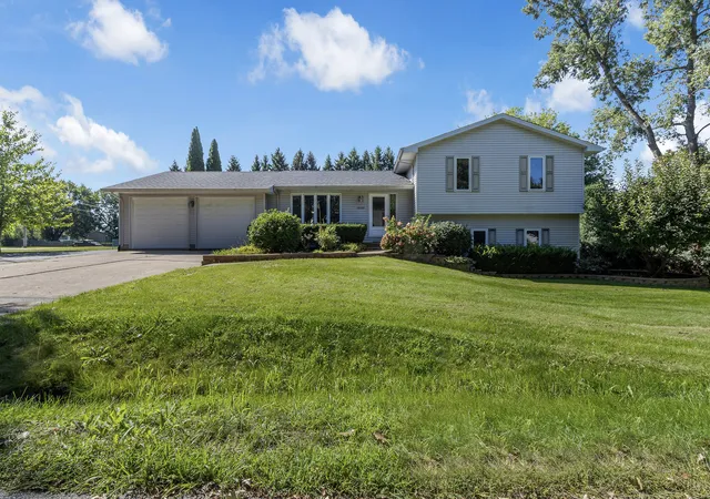Photo 1 of Single family home for sale at 38604 N Magnolia Ave, Wadsworth, IL 60083 | MLS# 12746570 | Listing updated on 2026-09-21