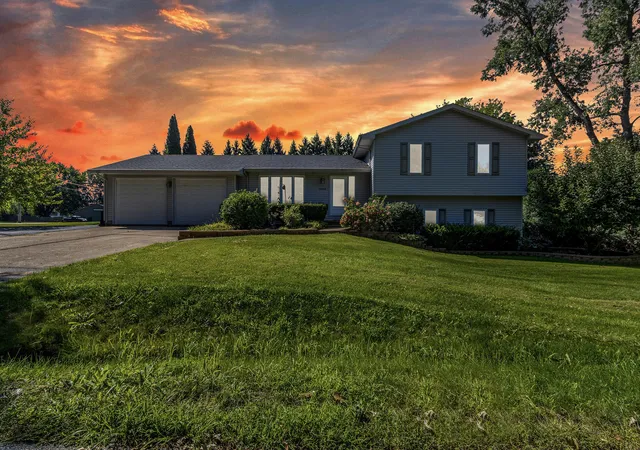Photo 2 of Single family home for sale at 38604 N Magnolia Ave, Wadsworth, IL 60083 | MLS# 12746570 | Listing updated on 2026-09-21
