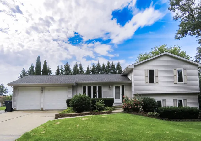 Photo 3 of Single family home for sale at 38604 N Magnolia Ave, Wadsworth, IL 60083 | MLS# 12746570 | Listing updated on 2026-09-21