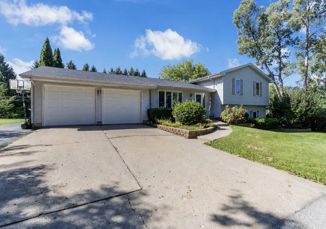 Photo 4 of Single family home for sale at 38604 N Magnolia Ave, Wadsworth, IL 60083 | MLS# 12746570 | Listing updated on 2026-09-21