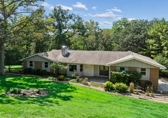 Photo 1 of Single family home for sale at 1113 Crane Dr, Sleepy Hollow, IL 60118 | MLS# 12746602 | Listing updated on 2026-09-15