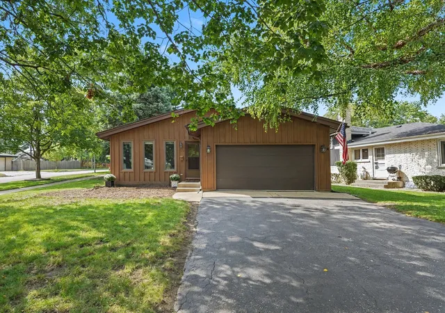 Photo 2 of Single family home for sale at 452 Commonwealth Ln, Elmhurst, IL 60126 | MLS# 12746639 | Listing updated on 2026-09-09