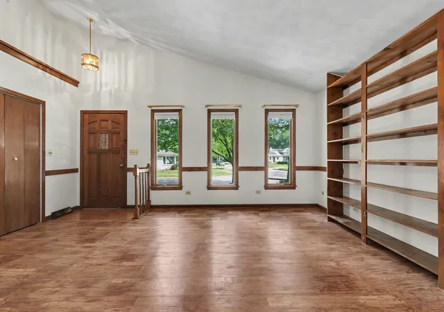 Photo 3 of Single family home for sale at 452 Commonwealth Ln, Elmhurst, IL 60126 | MLS# 12746639 | Listing updated on 2026-09-09