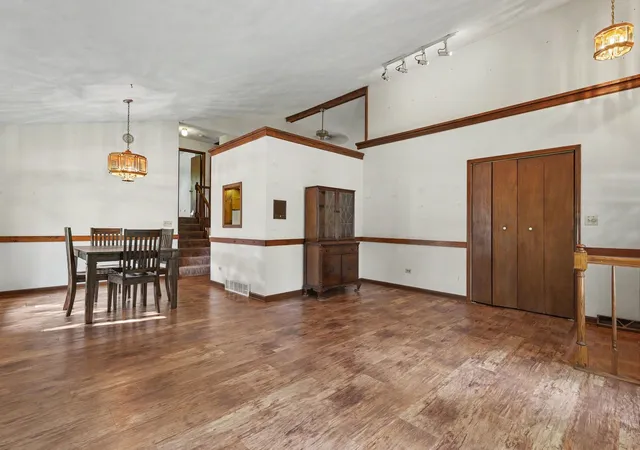 Photo 4 of Single family home for sale at 452 Commonwealth Ln, Elmhurst, IL 60126 | MLS# 12746639 | Listing updated on 2026-09-09