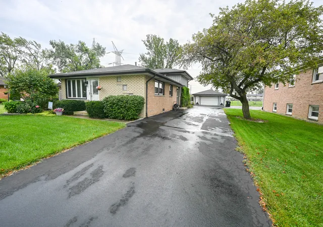 Photo 3 of Single family home for sale at 7301 West 83rd St, Bridgeview, IL 60455 | MLS# 12746655 | Listing updated on 2026-10-05