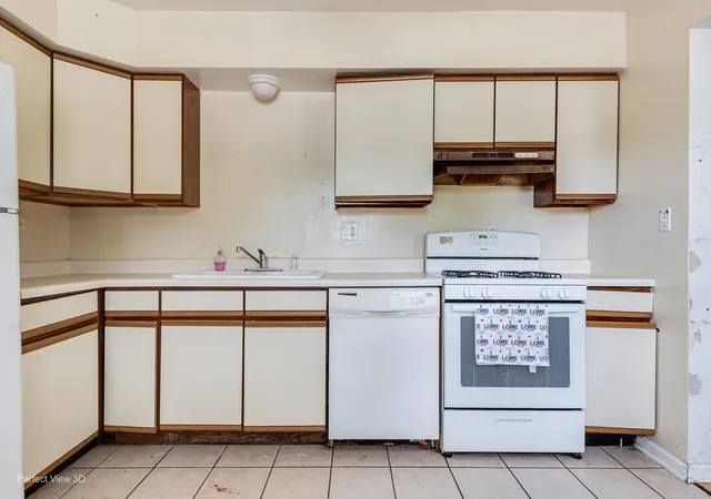 Photo 3 of Sale Pending at 201 S Bartlett Rd, Streamwood, IL 60107 | MLS# 12746778 | Listing updated on 2026-09-16