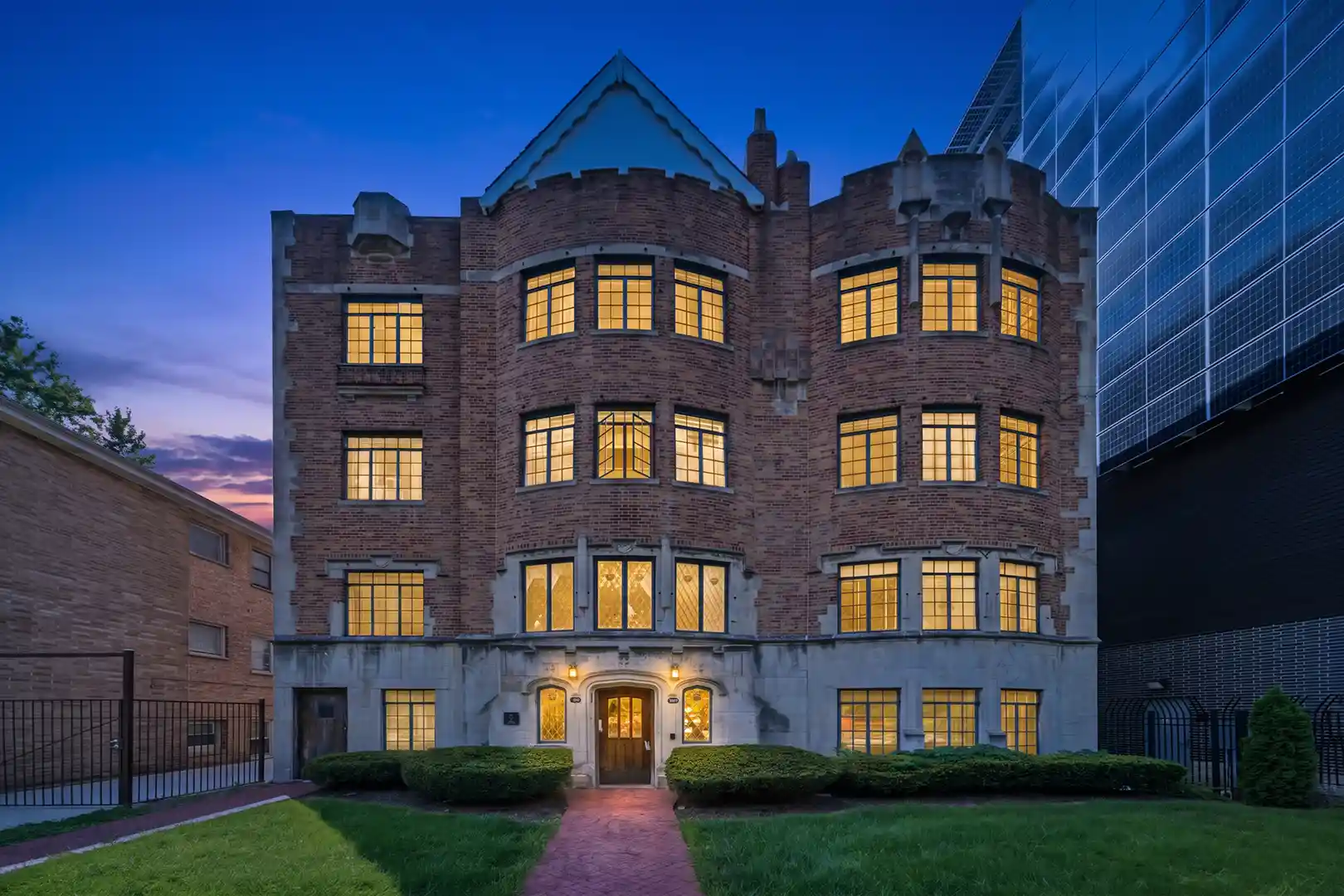 Listing Photo 2 - Condo for sale in 408 S Austin Blvd located at 408 S Austin Blvd, Oak Park, IL 60304 - Unit #2N