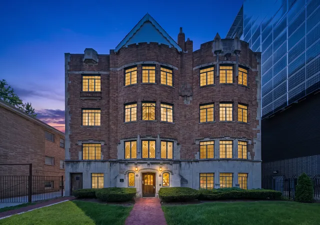 Photo 2 of Condo for sale at 408 S Austin Blvd #2N, Oak Park, IL 60304 | MLS# 12746853 | Listing updated on 2026-09-15