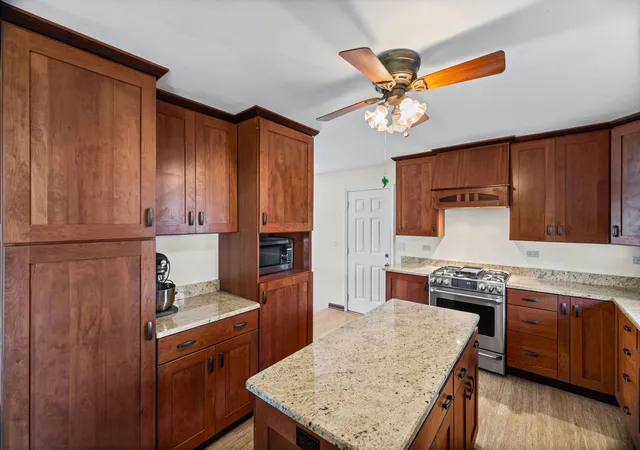 Photo 3 of Single family home for sale at 645 Flagstaff Ln, Hoffman Estates, IL 60169 | MLS# 12746879 | Listing updated on 2026-09-10