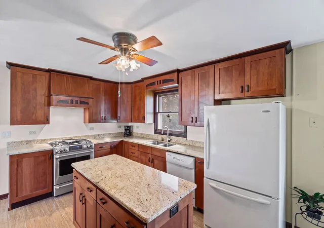 Photo 4 of Single family home for sale at 645 Flagstaff Ln, Hoffman Estates, IL 60169 | MLS# 12746879 | Listing updated on 2026-09-10
