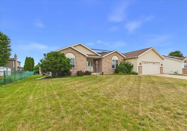 Photo 3 of Sale Pending at 2819 Mary St, Belvidere, IL 61008 | MLS# 12746973 | Listing updated on 2026-09-26