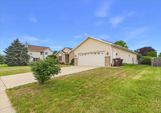 Photo 3 of Sale Pending at 2819 Mary St, Belvidere, IL 61008 | MLS# 12746973 | Listing updated on 2026-09-26