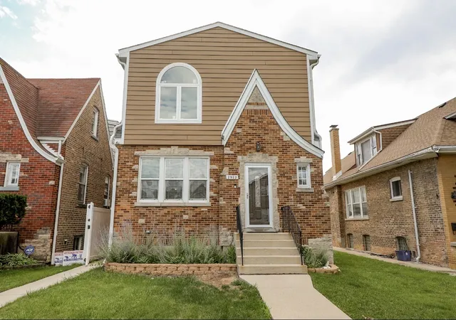 Photo 1 of Single family home for sale at 2922 N New England Ave, Chicago, IL 60634 | MLS# 12747044 | Listing updated on 2026-09-14