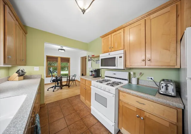 Photo 4 of Single family home for sale at 2158 Elmira Ave, Des Plaines, IL 60018 | MLS# 12747246 | Listing updated on 2026-09-11
