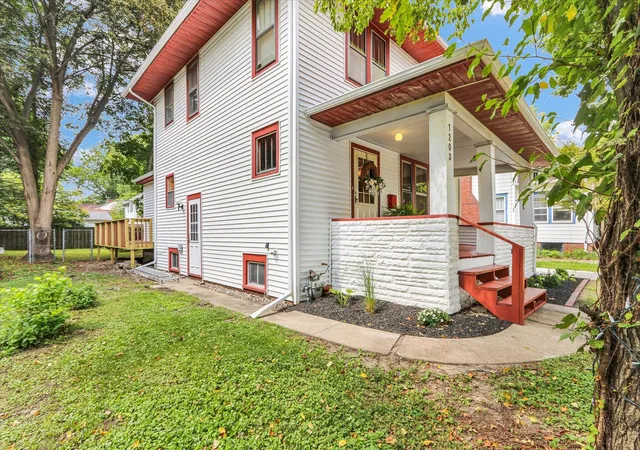 Photo 3 of Single family home for sale at 1203 S Race St, Urbana, IL 61801 | MLS# 12747279 | Listing updated on 2026-09-14