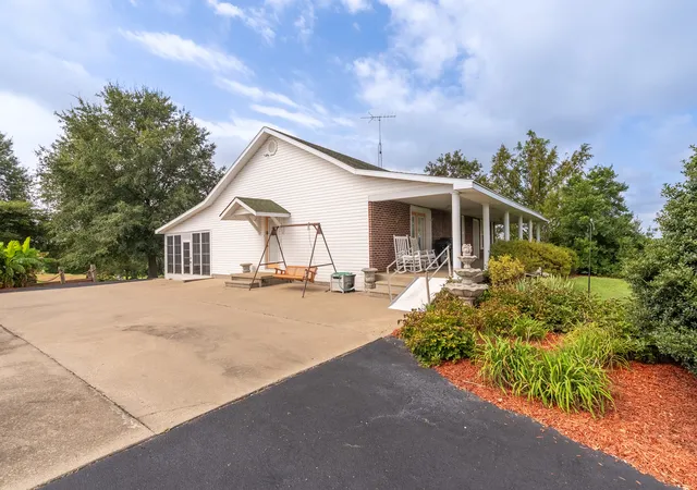Photo 3 of Single family home for sale at 4202 Walnut Ln, Junction, IL 62954 | MLS# 12747302 | Listing updated on 2026-09-10