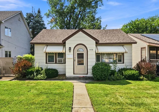 Photo 1 of Single family home for sale at 9138 S 52nd Court, Oak Lawn, IL 60453 | MLS# 12747405 | Listing updated on 2026-10-06