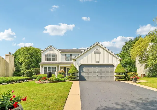 Photo 2 of Single family home for sale at 1360 Yosemite Pkwy, Algonquin, IL 60102 | MLS# 12747583 | Listing updated on 2026-09-10