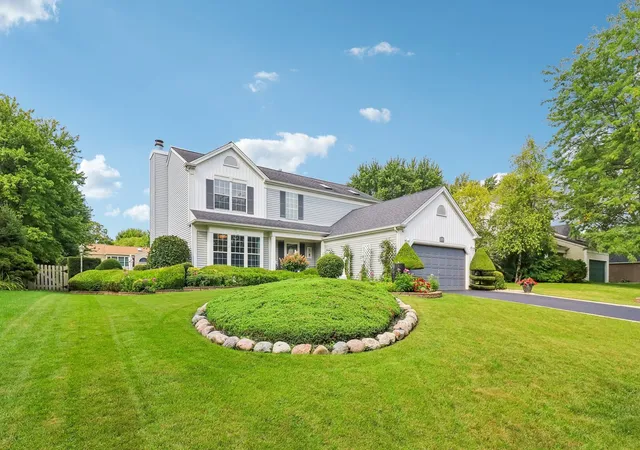 Photo 3 of Single family home for sale at 1360 Yosemite Pkwy, Algonquin, IL 60102 | MLS# 12747583 | Listing updated on 2026-09-10