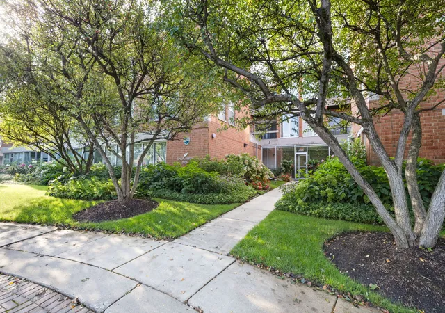 Photo 2 of Sale Pending at 1925 Lake Ave #316, Wilmette, IL 60091 | MLS# 12747684 | Listing updated on 2026-10-01