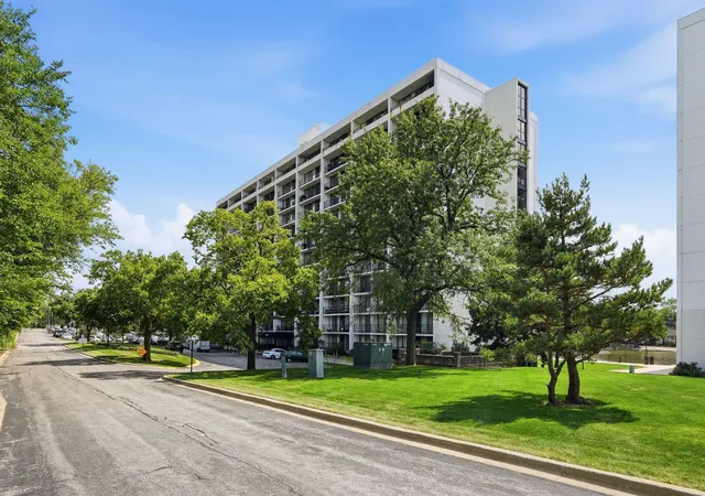 Photo 2 of Condo for sale at 2015 S Finley Rd #804, Lombard, IL 60148 | MLS# 12747873 | Listing updated on 2026-09-14