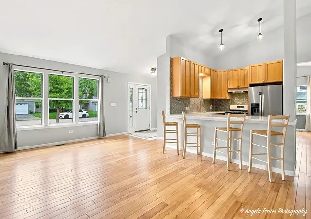 Photo 3 of House for sale at 205 Chaparral Cir, Elgin, IL 60120 | MLS# 12748141 | Listing updated on 2026-09-24