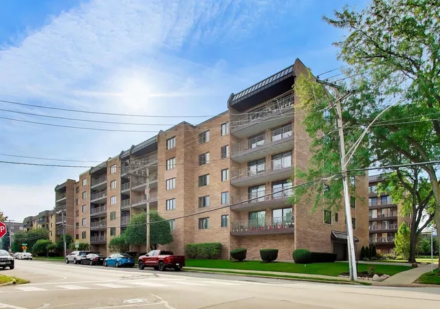Photo 2 of Condo for sale at 901 Center St #403, Des Plaines, IL 60016 | MLS# 12748177 | Listing updated on 2026-09-23