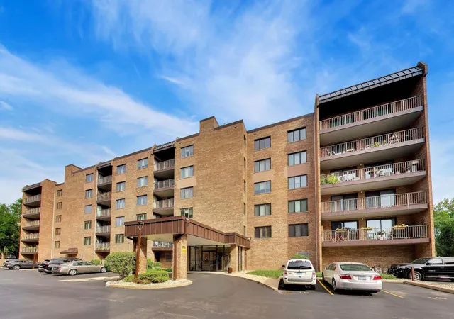 Listing Photo 4 - Condo for sale in building located at 901 Ctr St, Des Plaines, IL 60016 - Unit #403