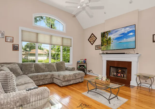 Photo 4 of Single family home for sale at 1730 Lunt Ave, Des Plaines, IL 60018 | MLS# 12748223 | Listing updated on 2026-09-14