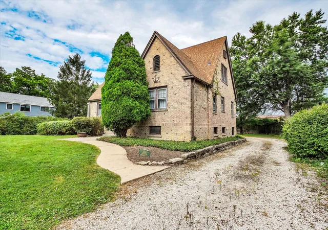 Photo 2 of Single family home for sale at 2610 Park Ln, Glenview, IL 60025 | MLS# 12748291 | Listing updated on 2026-09-15