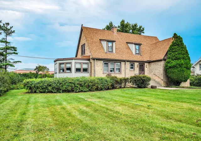Photo 3 of Single family home for sale at 2610 Park Ln, Glenview, IL 60025 | MLS# 12748291 | Listing updated on 2026-09-15
