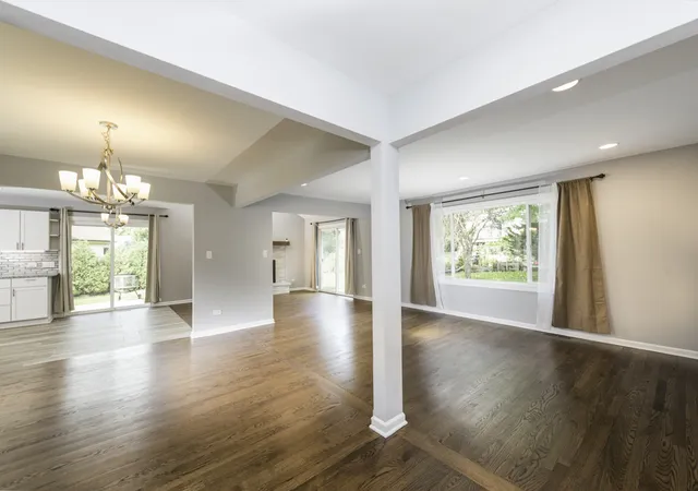 Photo 3 of Single family home for sale at 579 Phillips Cir, Antioch, IL 60002 | MLS# 12748299 | Listing updated on 2026-09-15
