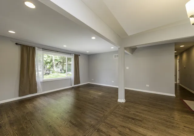 Photo 4 of Single family home for sale at 579 Phillips Cir, Antioch, IL 60002 | MLS# 12748299 | Listing updated on 2026-09-15
