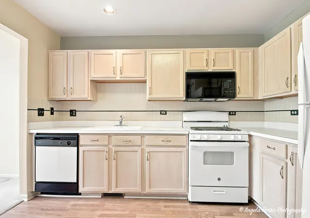 Photo 2 of Condo for sale at 16 Cloverdale Ct #16, Algonquin, IL 60102 | MLS# 12748398 | Listing updated on 2026-10-05