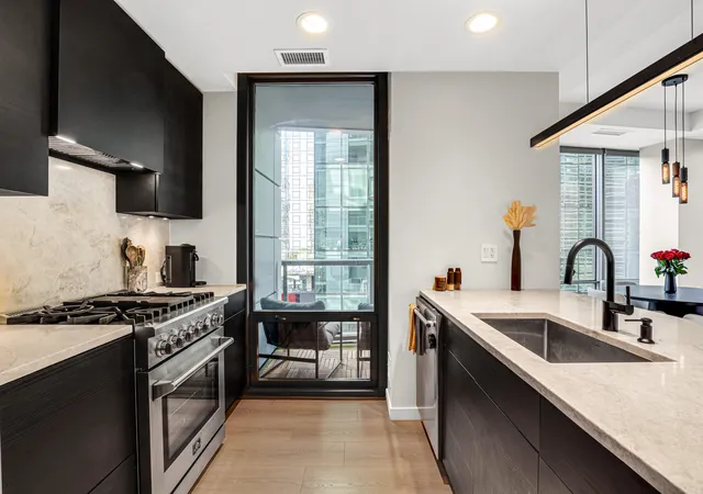 Listing Photo 5 - Condo for sale in building located at 240 E Illinois St, Chicago, IL 60611 - Unit #1102