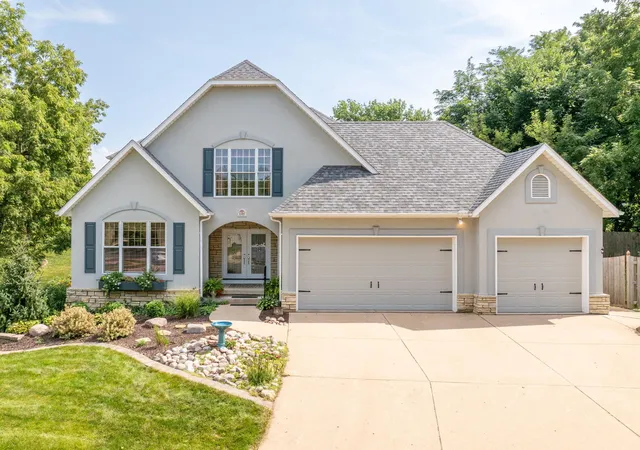 Photo 1 of Single family home for sale at 1385 Old Freeport Pl, Bettendorf, IA 52722 | MLS# 12748431 | Listing updated on 2026-10-21