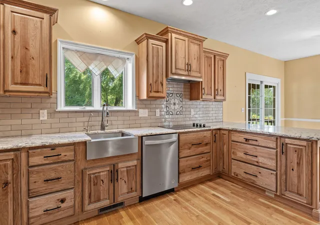 Photo 3 of Single family home for sale at 1385 Old Freeport Pl, Bettendorf, IA 52722 | MLS# 12748431 | Listing updated on 2026-10-21