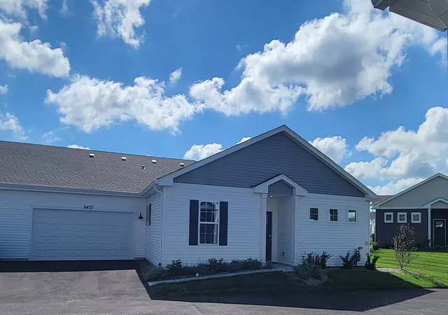 Townhouse for sale at 6433 Maple Glen Dr, Wonder Lake, IL 60097 | MLS# 12748501