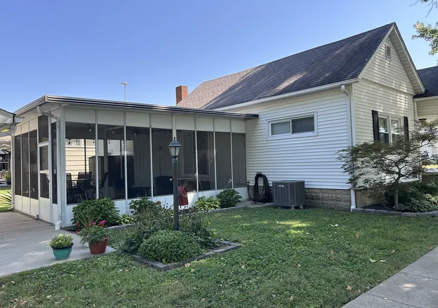 Photo 3 of Single family home for sale at 302 James St, Carterville, IL 62918 | MLS# 12748554 | Listing updated on 2026-09-11