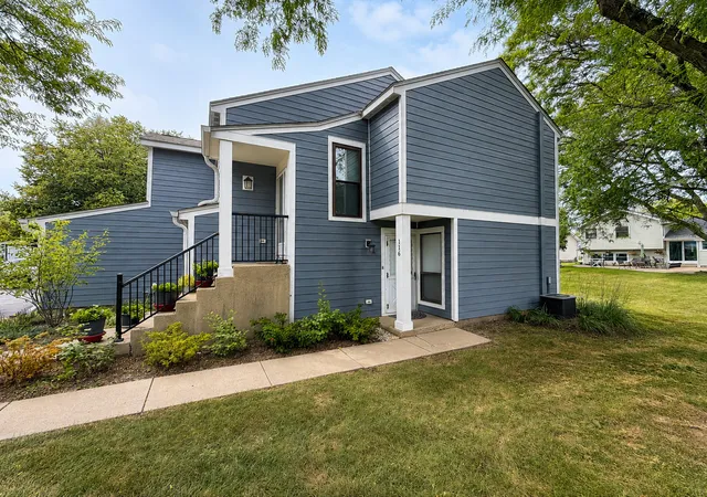 Photo 2 of Condo for sale at 116 Manchester Ct #916, Schaumburg, IL 60193 | MLS# 12748646 | Listing updated on 2026-09-22