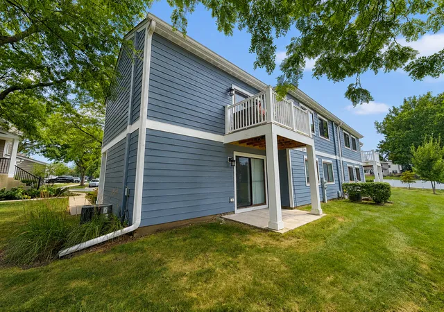 Photo 3 of Condo for sale at 116 Manchester Ct #916, Schaumburg, IL 60193 | MLS# 12748646 | Listing updated on 2026-09-22