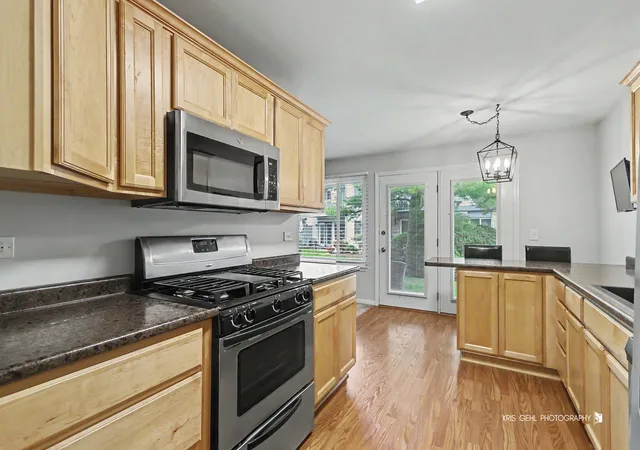 Listing Photo 4 - Condo for sale in building located at 224 Brett Cir, Wauconda, IL 60084 - Unit #B