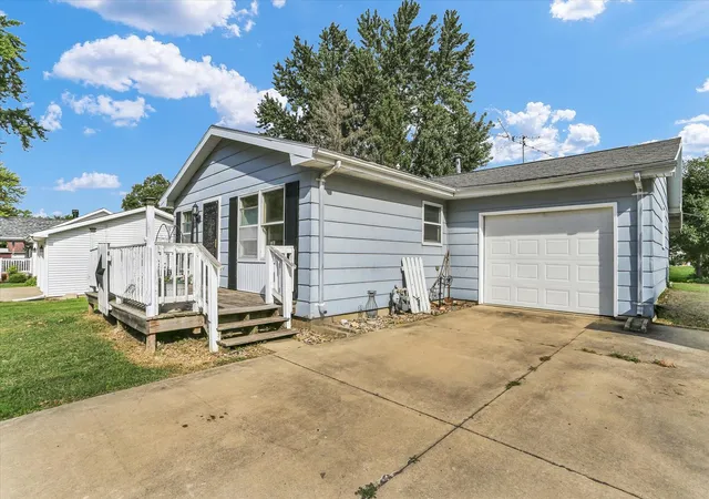 Photo 4 of Single family home for sale at 339 Larson St, Paxton, IL 60957 | MLS# 12748841 | Listing updated on 2026-09-11