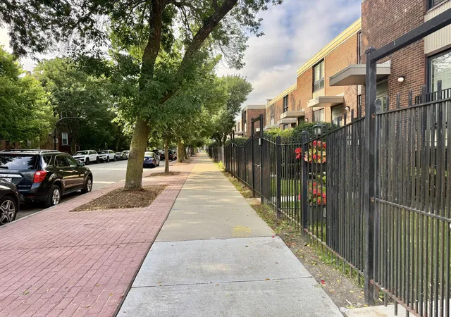 Photo 2 of Townhouse for sale at 816 S Laflin St, Chicago, IL 60607 | MLS# 12748995 | Listing updated on 2026-09-14