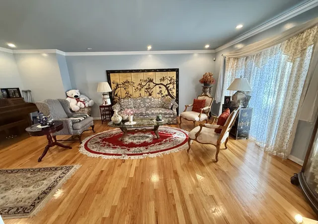 Photo 4 of Townhouse for sale at 816 S Laflin St, Chicago, IL 60607 | MLS# 12748995 | Listing updated on 2026-09-14