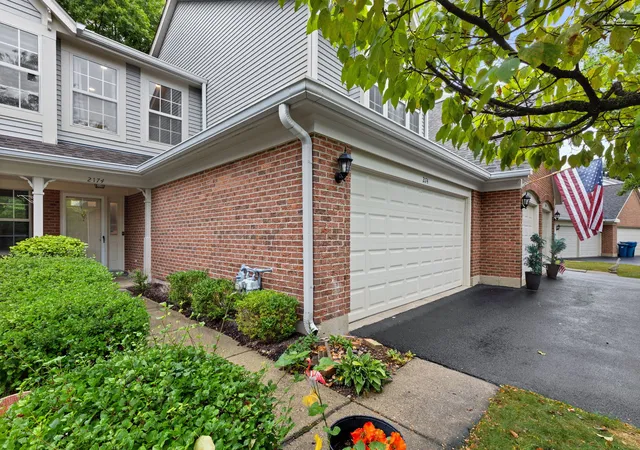 Photo 2 of Townhouse for sale at 2174 Rob Roy Ct, Hanover Park, IL 60133 | MLS# 12749186 | Listing updated on 2026-09-15