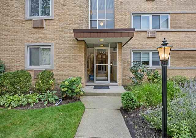 Photo 2 of Condo for sale at 1933 Harrison St #3B, Evanston, IL 60201 | MLS# 12749330 | Listing updated on 2026-09-15
