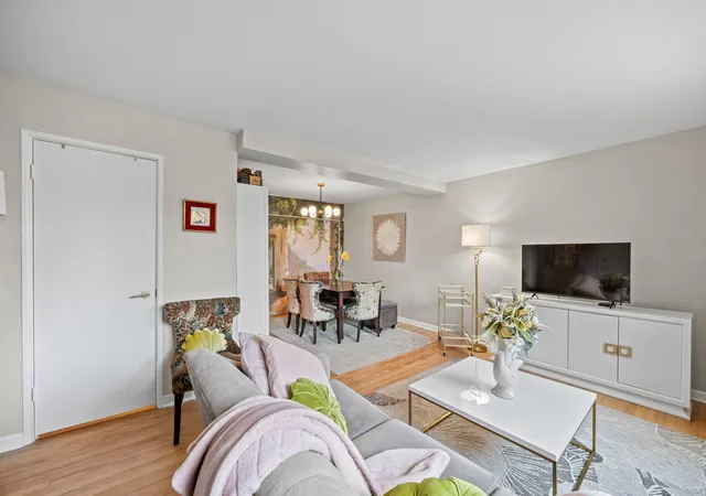 Listing Photo 5 - Condo for sale in building located at 1933 Harrison St, Evanston, IL 60201 - Unit #3B