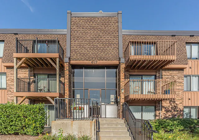 Listing Photo 4 - Condo for sale in building located at 617 Limerick Ln, Schaumburg, IL 60193 - Unit #2B