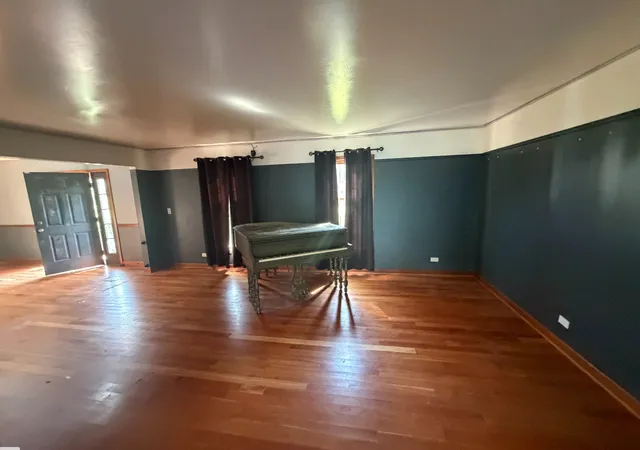 Photo 2 of Single family home for sale at 617 Arlington Pkwy, Sleepy Hollow, IL 60118 | MLS# 12749364 | Listing updated on 2026-09-29